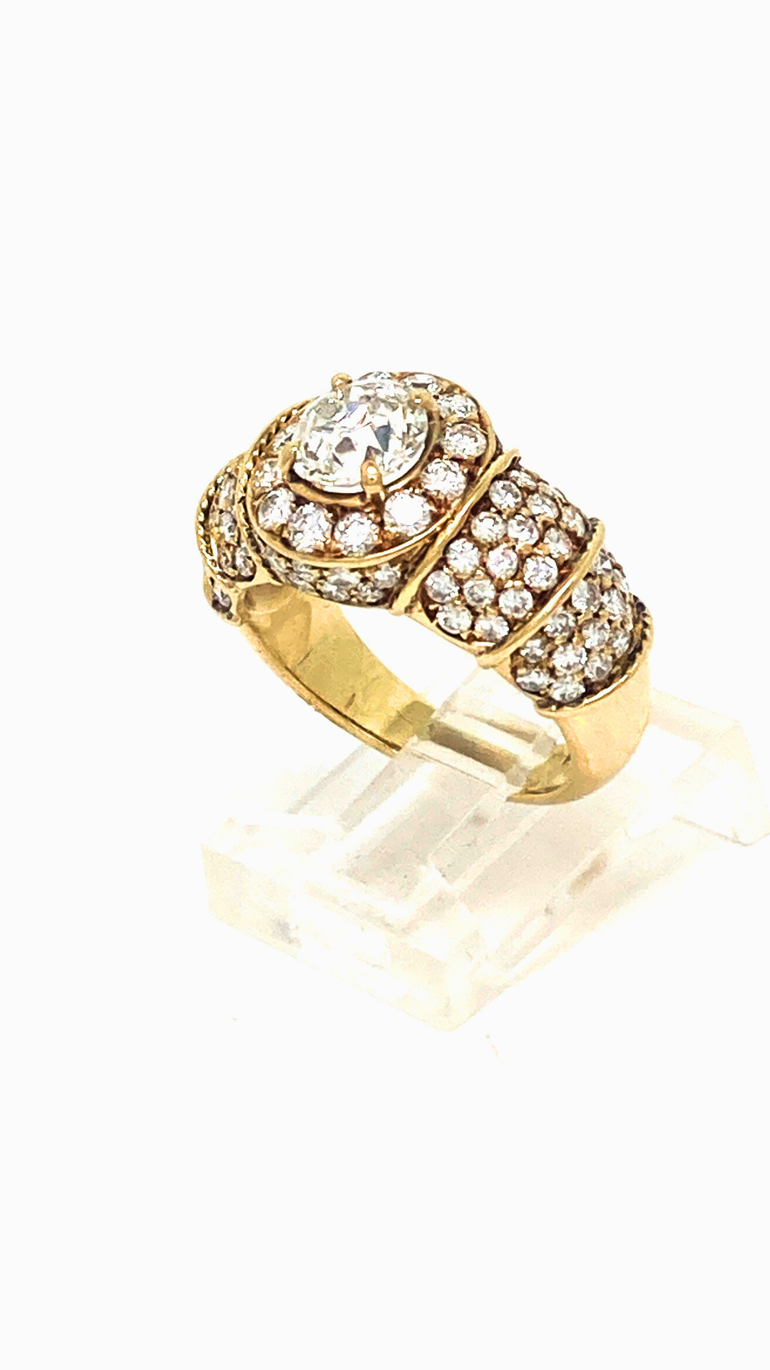 Anello in oro con diamnti